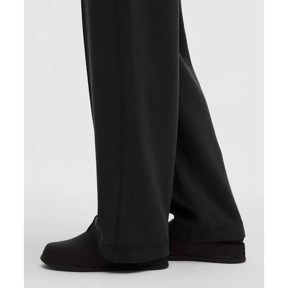 Softstreme Pintuck Mid-Rise Pant Regular - Black - Picture 4 of 4